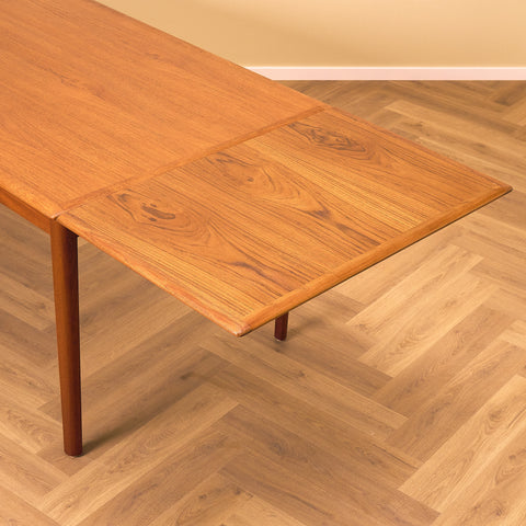 Danish dining table in teak