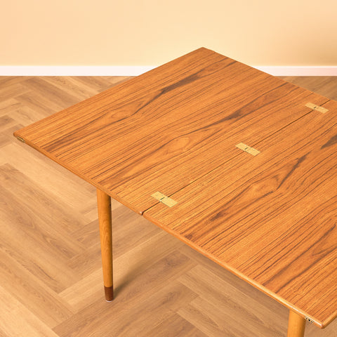 Danish foldable dining table in teak and beech, model 151, by Børge Mogensen for Søborg Møbler