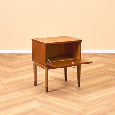 Danish side table in teak and oak