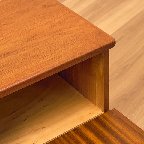 Danish side table in teak and oak
