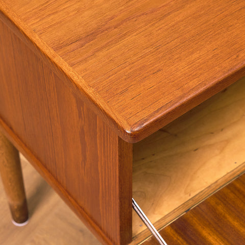 Danish side table in teak and oak