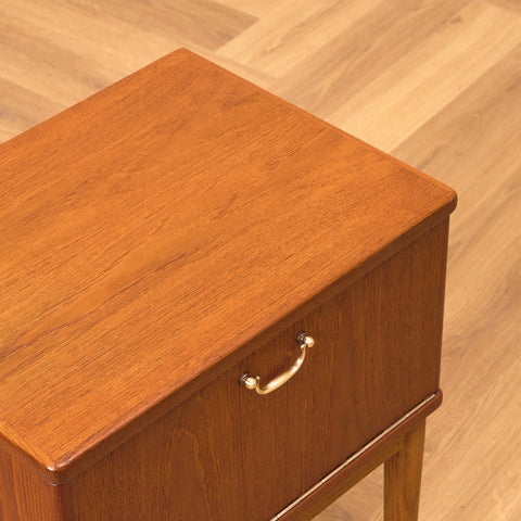 Danish side table in teak and oak