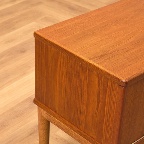Danish side table in teak and oak