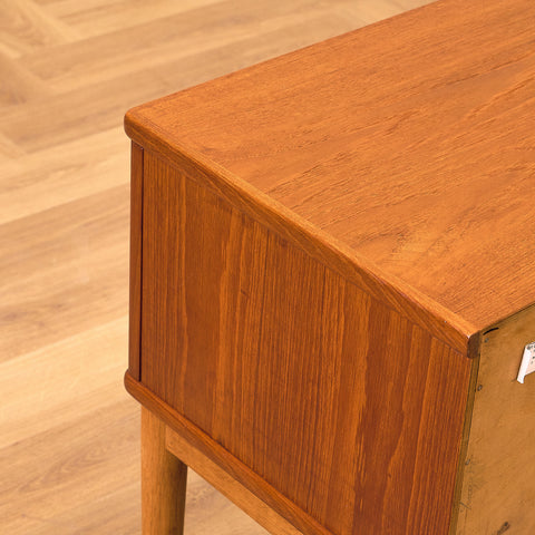 Danish side table in teak and oak
