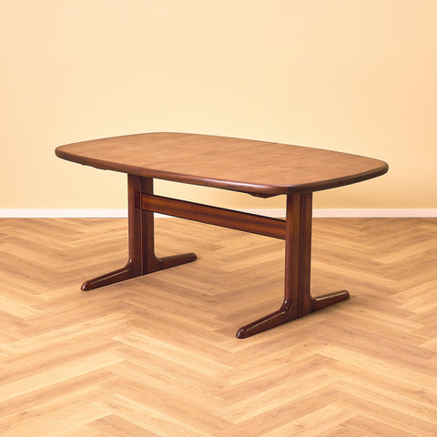 Danish oval dining table in mahogany by Skovby Møbelfabrik