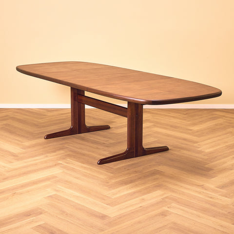 Danish oval dining table in mahogany by Skovby Møbelfabrik