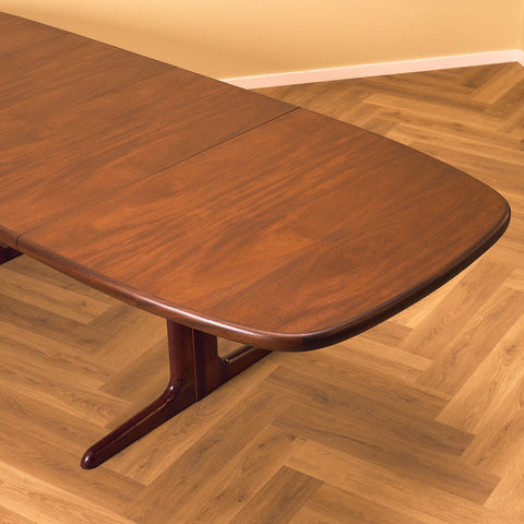Danish oval dining table in mahogany by Skovby Møbelfabrik