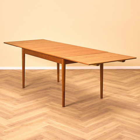 Danish dining table in teak