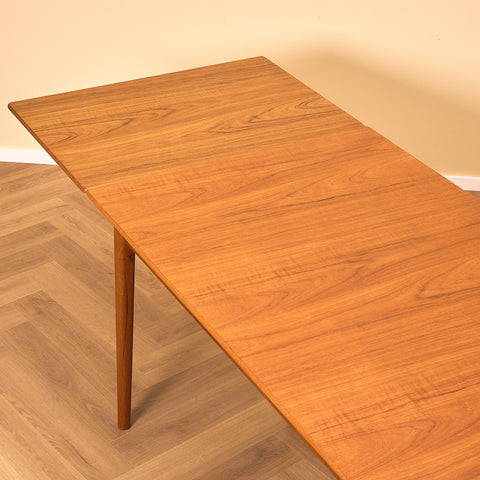 Danish dining table in teak