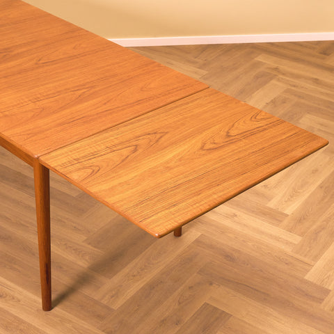 Danish dining table in teak