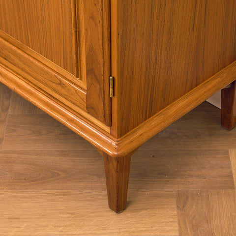 Swedish bookshelf in walnut, model 'Vindö' by Svante Skogh
