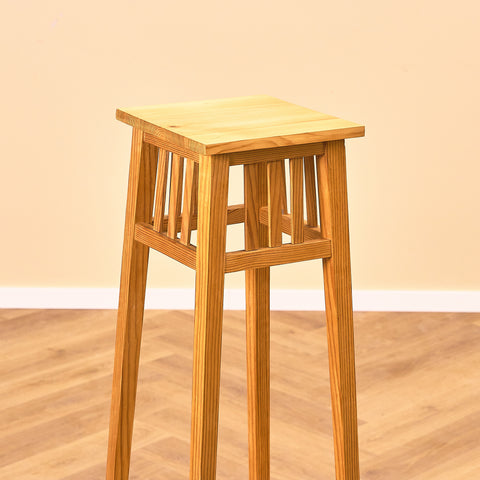 Plant stand / piedistal in pine wood