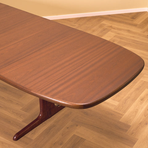 Danish oval dining table in mahogany by Skovby Møbelfabrik