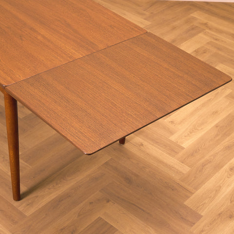 Danish dining table in teak and oak