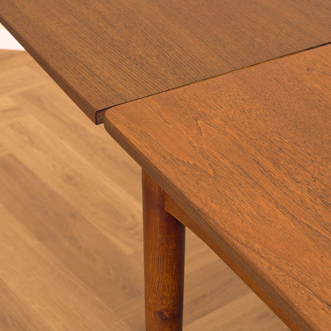 Danish dining table in teak and oak