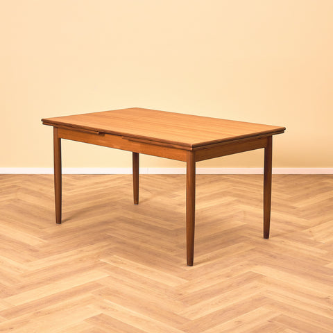 Danish dining table in teak
