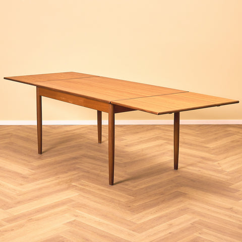 Danish dining table in teak