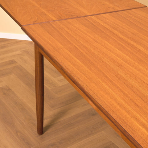 Danish dining table in teak