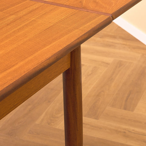 Danish dining table in teak
