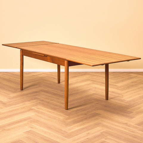Danish dining table in teak by Arne Vodder
