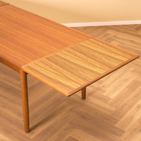 Danish dining table in teak by Arne Vodder