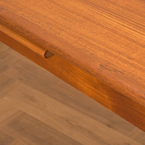 Danish dining table in teak by Arne Vodder
