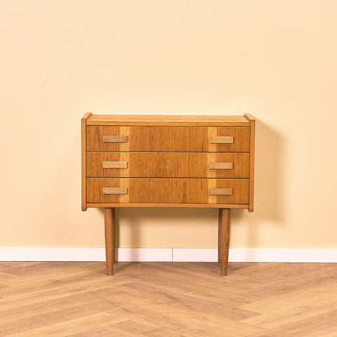Danish small chest of drawers in oak by Ejsing Møbelfabrik A/S