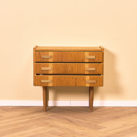 Danish small chest of drawers in oak by Ejsing Møbelfabrik A/S