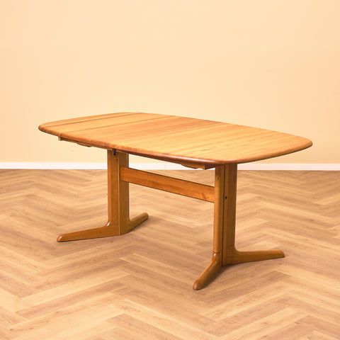 Danish dining table in cherry by Skovby Møbelfabrik, Model 75