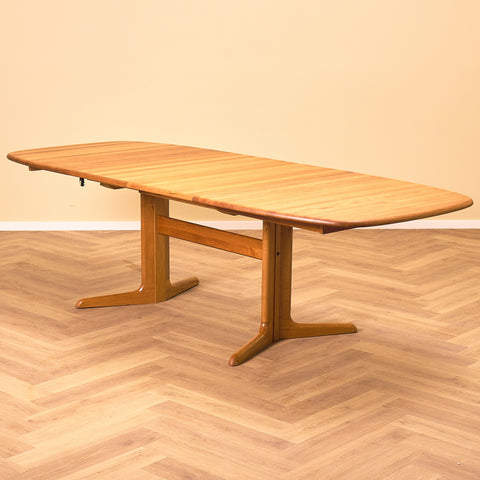Danish dining table in cherry by Skovby Møbelfabrik, Model 75
