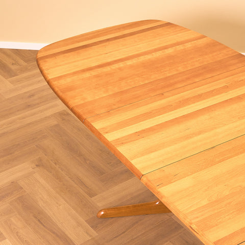 Danish dining table in cherry by Skovby Møbelfabrik, Model 75