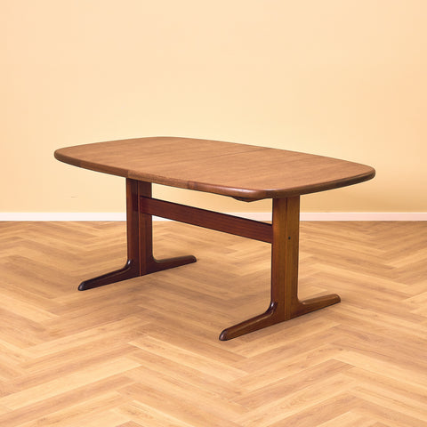 Danish oval dining table in mahogany by Skovby Møbelfabrik