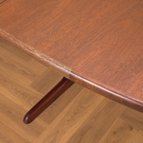 Danish oval dining table in mahogany by Skovby Møbelfabrik