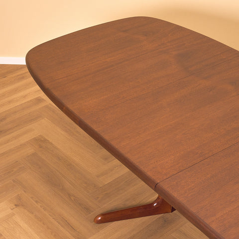 Danish oval dining table in mahogany by Skovby Møbelfabrik
