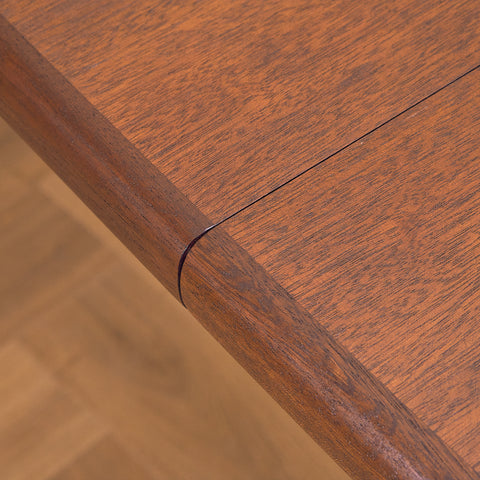 Danish oval dining table in mahogany by Skovby Møbelfabrik