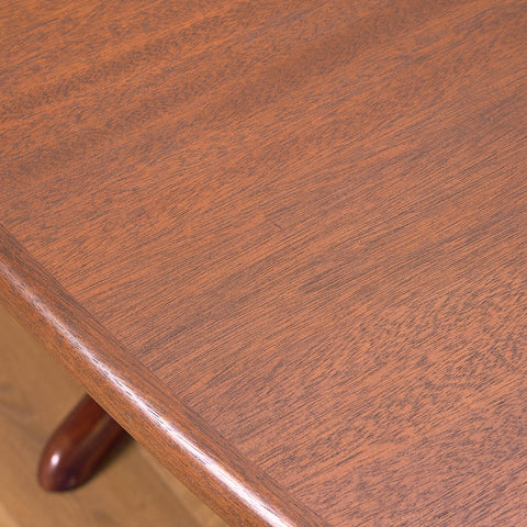 Danish oval dining table in mahogany by Skovby Møbelfabrik