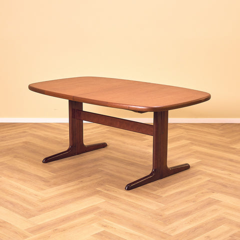 Danish oval dining table in mahogany by Skovby Møbelfabrik