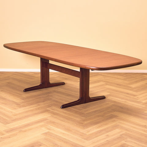 Danish oval dining table in mahogany by Skovby Møbelfabrik