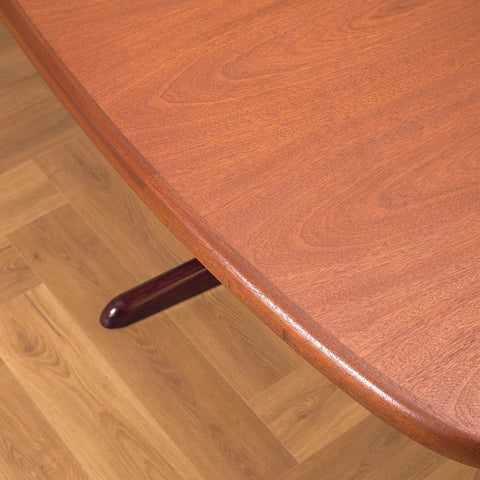 Danish oval dining table in mahogany by Skovby Møbelfabrik
