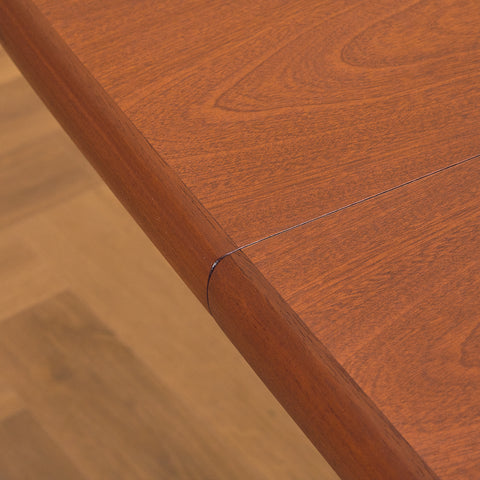 Danish oval dining table in mahogany by Skovby Møbelfabrik
