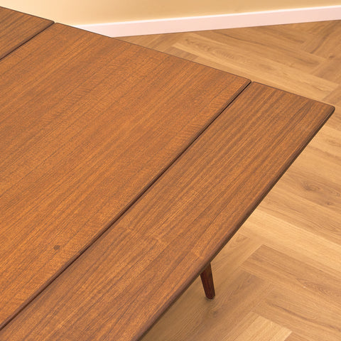 Foldable danish coffee table in teak