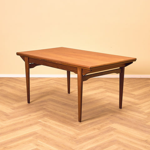 Danish dining table in teak