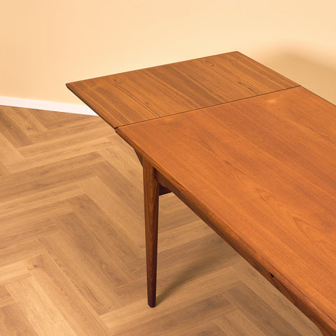 Danish dining table in teak