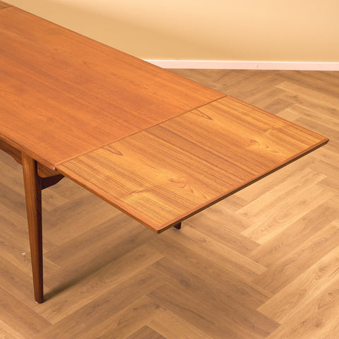 Danish dining table in teak
