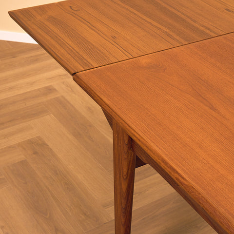 Danish dining table in teak