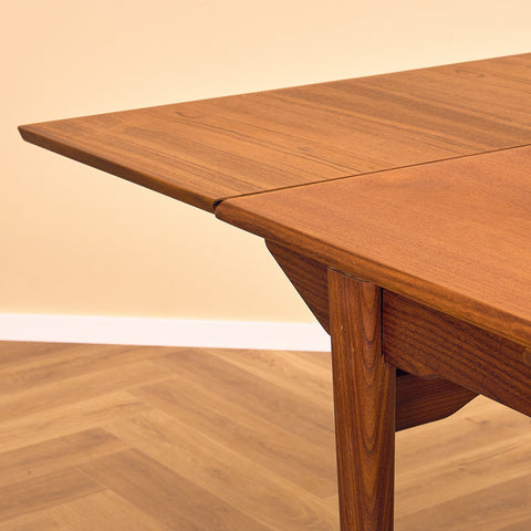 Danish dining table in teak