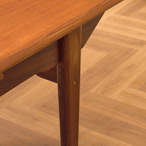 Danish dining table in teak