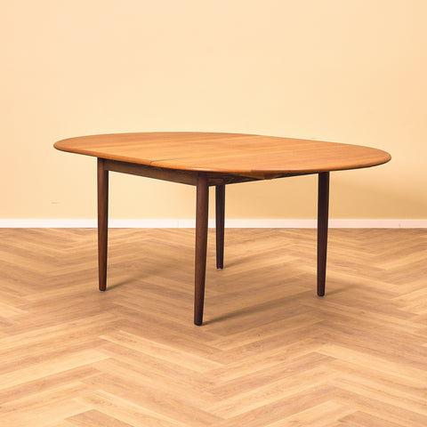 Danish round dining table in teak