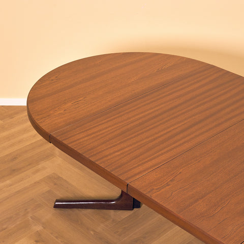 Danish round dining table in mahogany by Farstrup