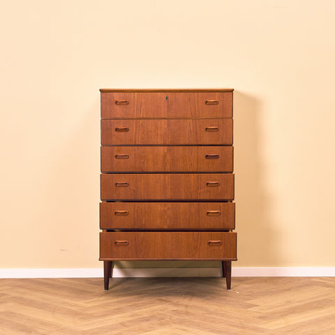 Danish chest of drawers in teak by Arne Vodder